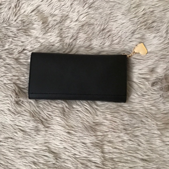 🔥LAST 1‼️BLACK LEATHER WALLET W/ GOLD HEART CHAIN - Picture 4 of 4